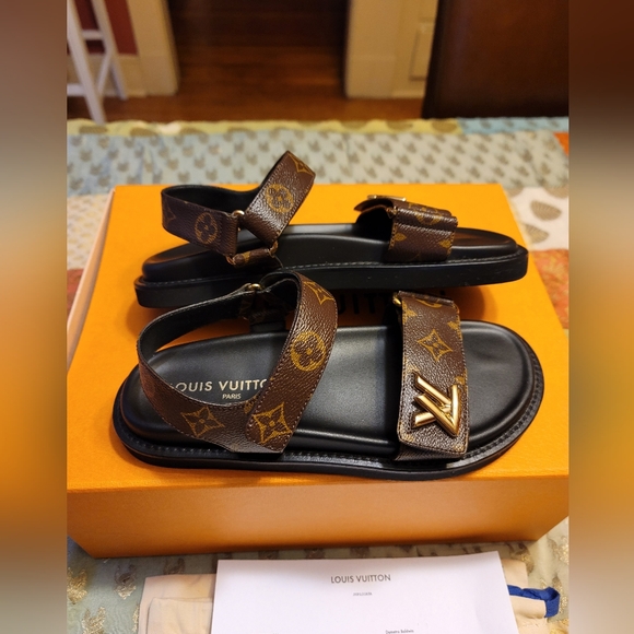 Louis Vuitton LV Sunset Sandal - Picture 9 of 12